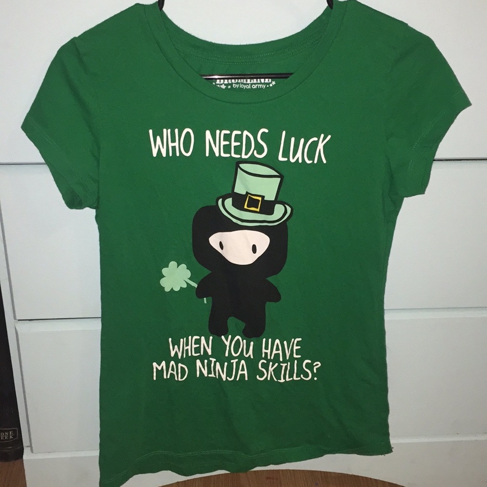 Women’s L holiday tee